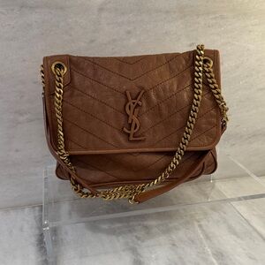 Saint Laurent Medium Niki Bag in Light Caramel with Gold Chain (tan cognanc)